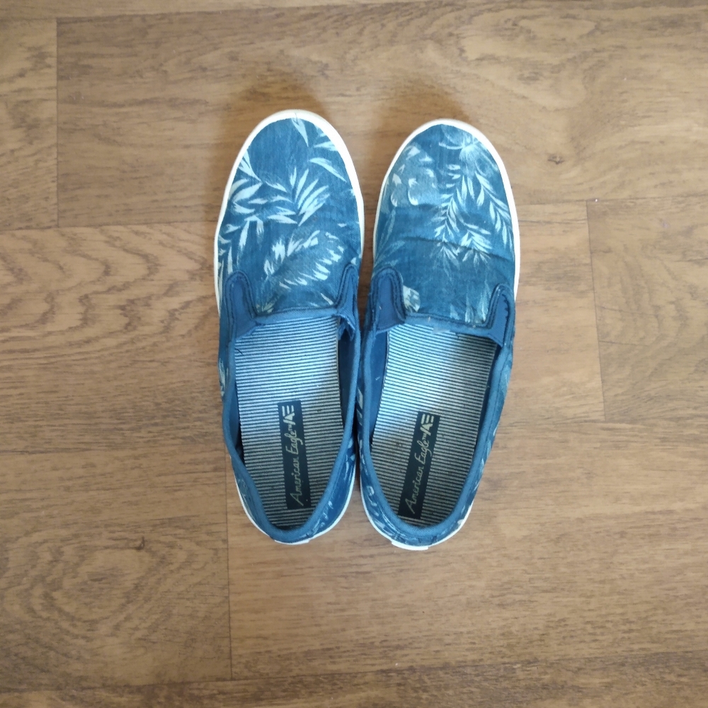 3/$15  light weight tropical print sneakers